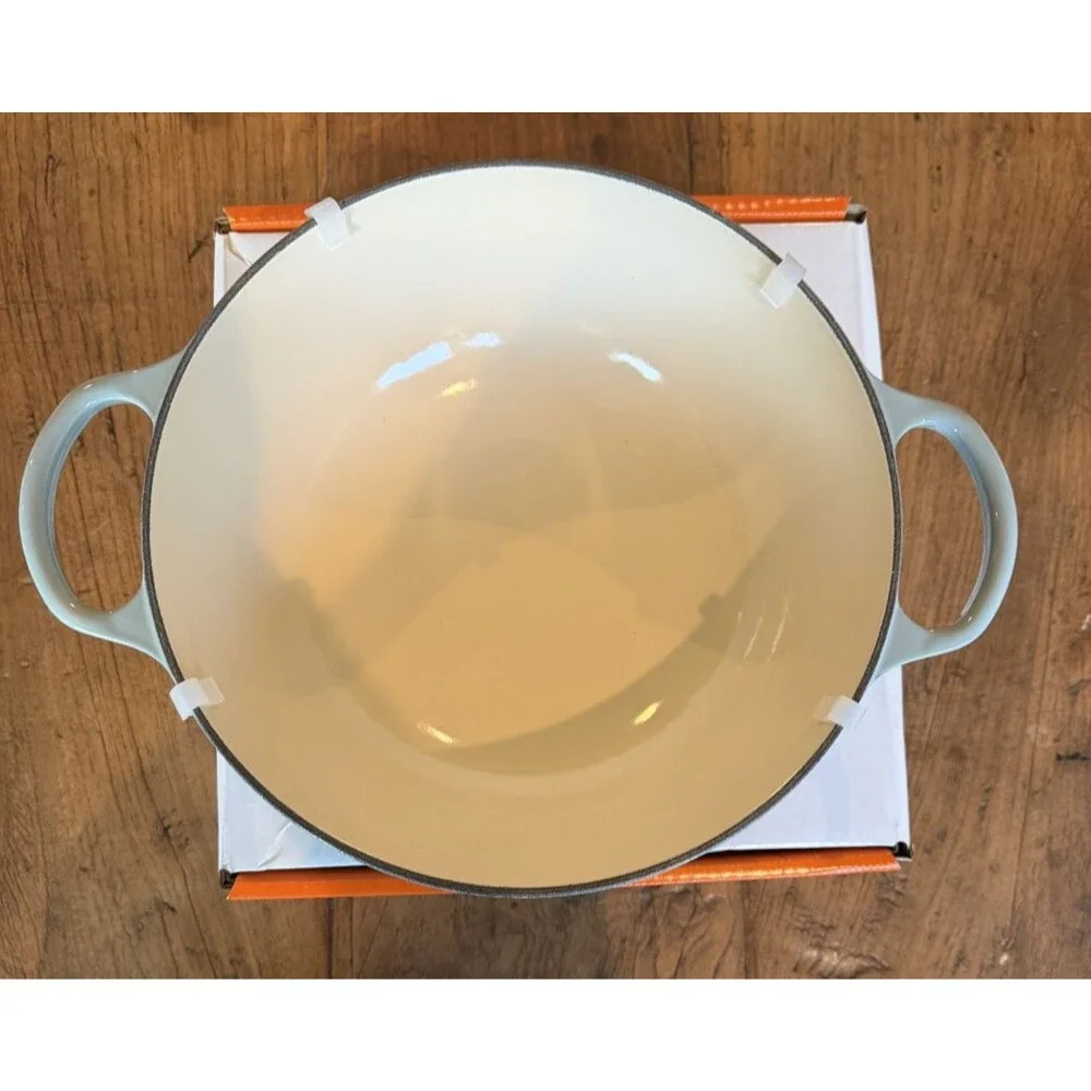 Le Creuset Enameled Cast Iron Round Petal Soup Pot 26 cm 4.5 qt Sea Salt NEW NIB